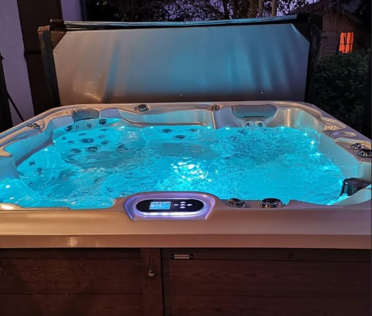 Delphina-deluxe---spa-de-massage-